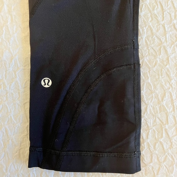 Lululemon Crop Leggings - Size 8 - Picture 7 of 9